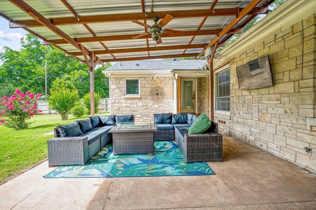 341 S Moseley Street, De Leon, TX 76444