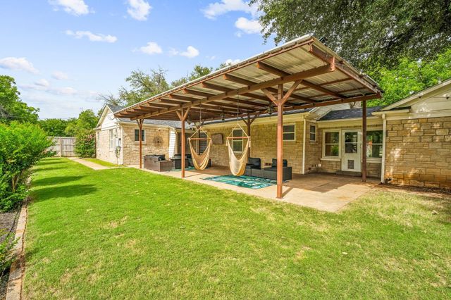 341 S Moseley Street, De Leon, TX 76444