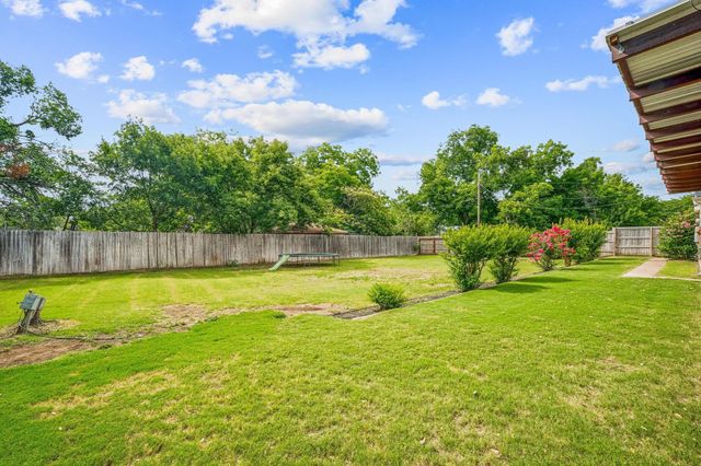 341 S Moseley Street, De Leon, TX 76444
