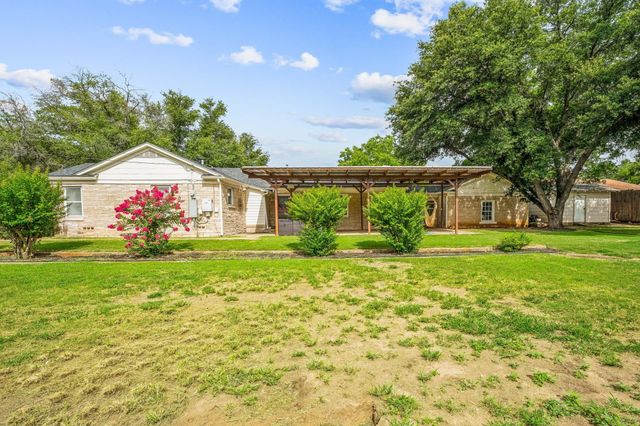 341 S Moseley Street, De Leon, TX 76444