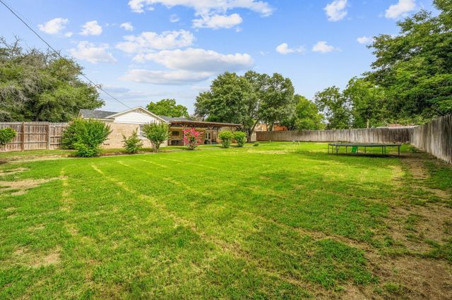 341 S Moseley Street, De Leon, TX 76444