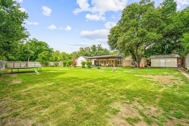341 S Moseley Street, De Leon, TX 76444
