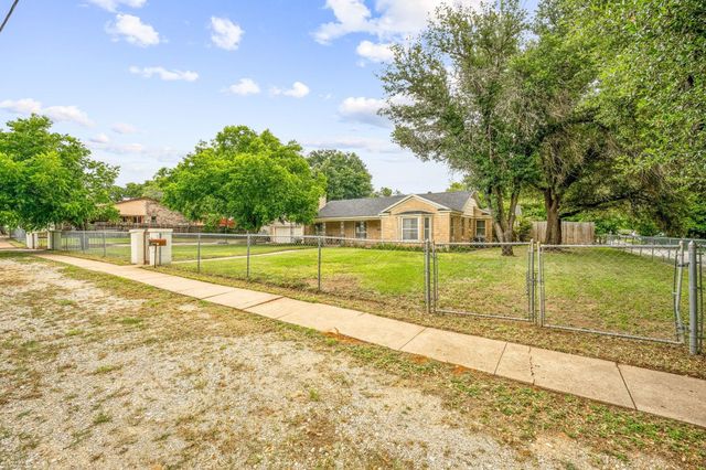 341 S Moseley Street, De Leon, TX 76444