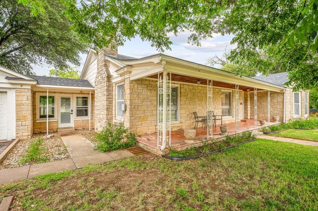 341 S Moseley Street, De Leon, TX 76444