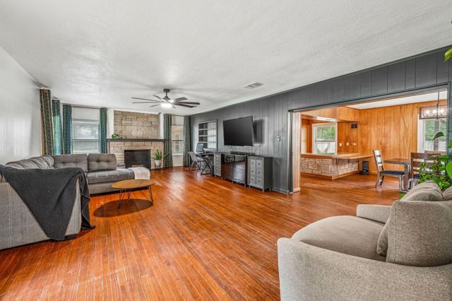 341 S Moseley Street, De Leon, TX 76444