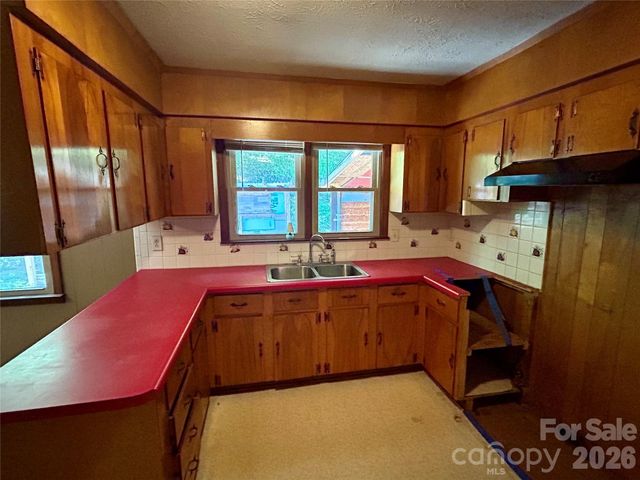 169 Double Island Road, Burnsville, NC 28714