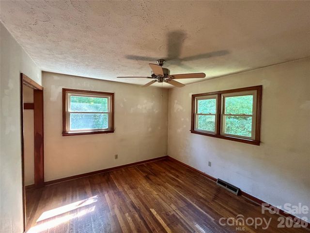 169 Double Island Road, Burnsville, NC 28714