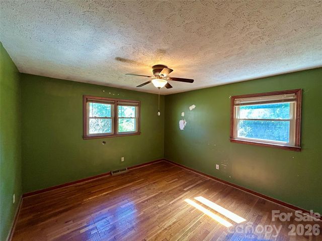 169 Double Island Road, Burnsville, NC 28714