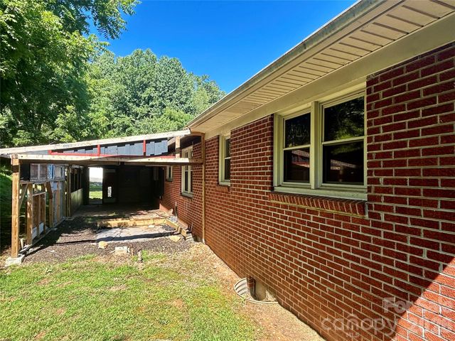 169 Double Island Road, Burnsville, NC 28714