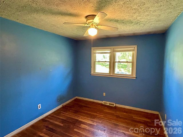 169 Double Island Road, Burnsville, NC 28714