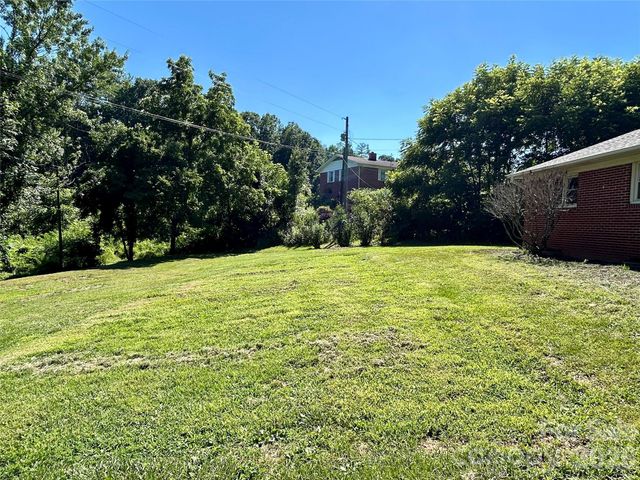 169 Double Island Road, Burnsville, NC 28714