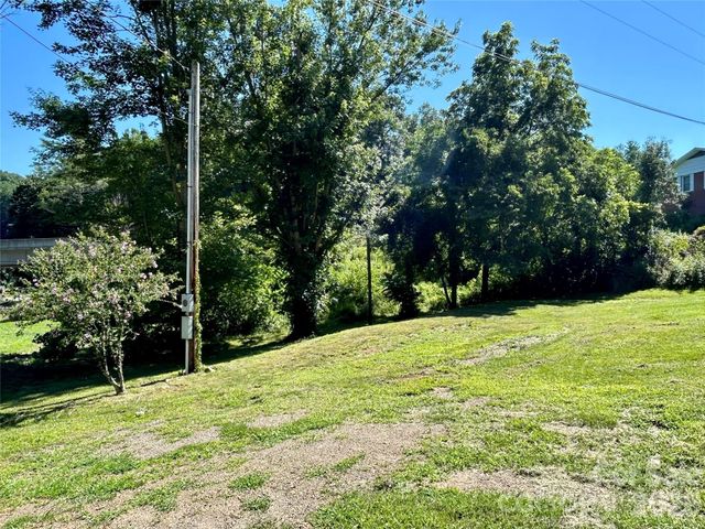 169 Double Island Road, Burnsville, NC 28714