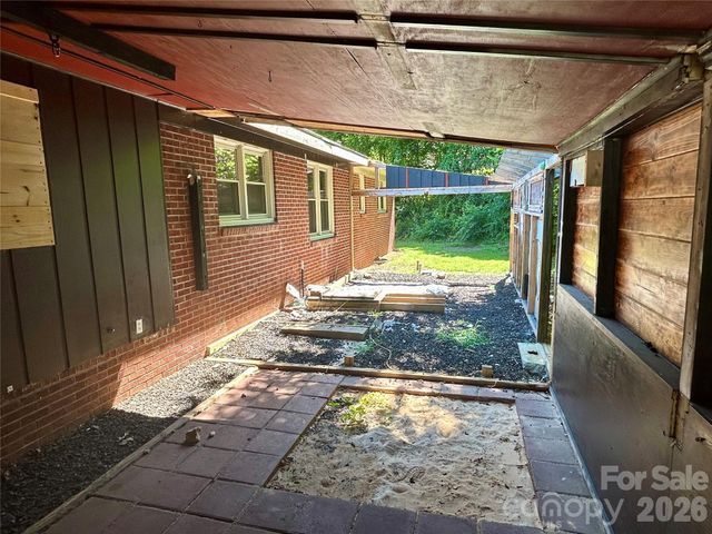 169 Double Island Road, Burnsville, NC 28714