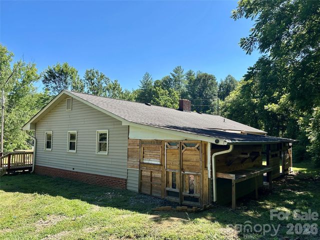 169 Double Island Road, Burnsville, NC 28714