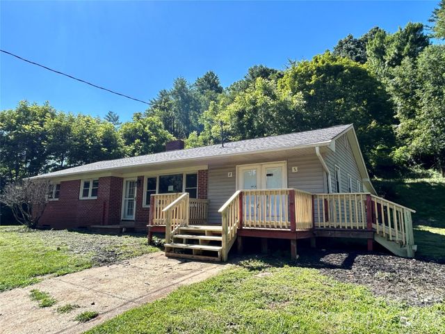 169 Double Island Road, Burnsville, NC 28714