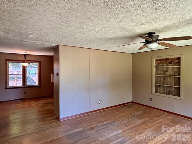 169 Double Island Road, Burnsville, NC 28714