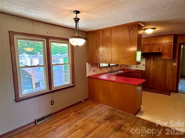 169 Double Island Road, Burnsville, NC 28714