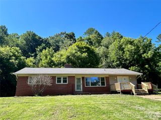 169 Double Island Road, Burnsville, NC 28714