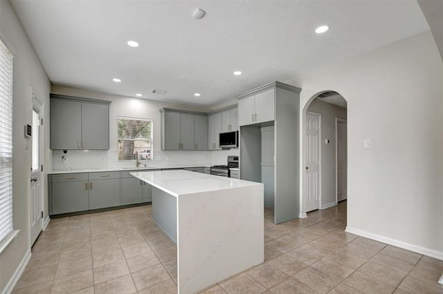 7802 Autumn Hollow Lane, Houston, TX 77041
