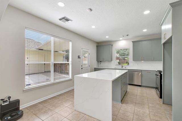 7802 Autumn Hollow Lane, Houston, TX 77041
