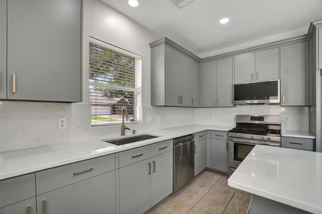 7802 Autumn Hollow Lane, Houston, TX 77041