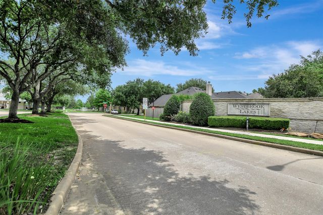 7802 Autumn Hollow Lane, Houston, TX 77041