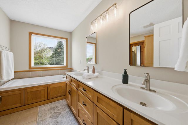 17795 Idawood Path, Lakeville, MN 55044
