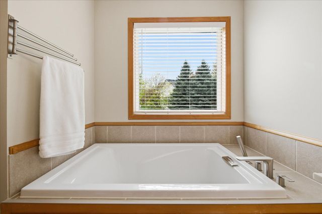 17795 Idawood Path, Lakeville, MN 55044