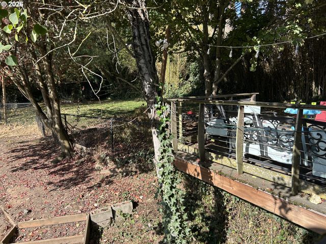 4790 UPPER Dr, Lake Oswego, OR 97035