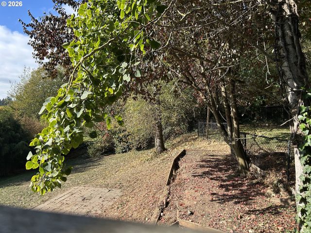 4790 UPPER Dr, Lake Oswego, OR 97035