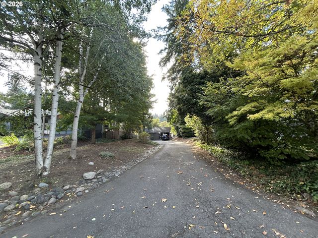 4790 UPPER Dr, Lake Oswego, OR 97035