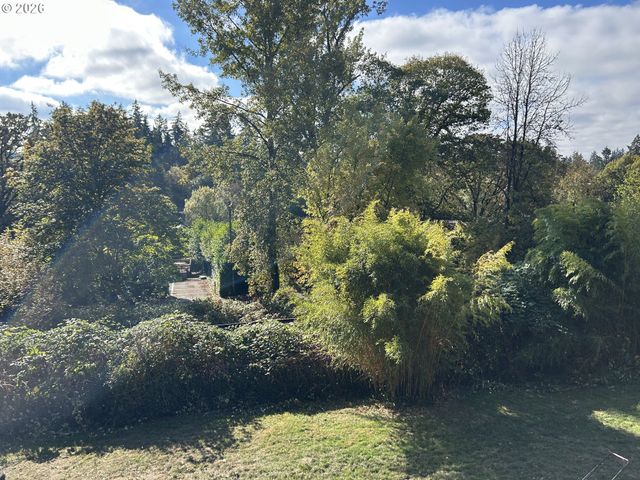 4790 UPPER Dr, Lake Oswego, OR 97035