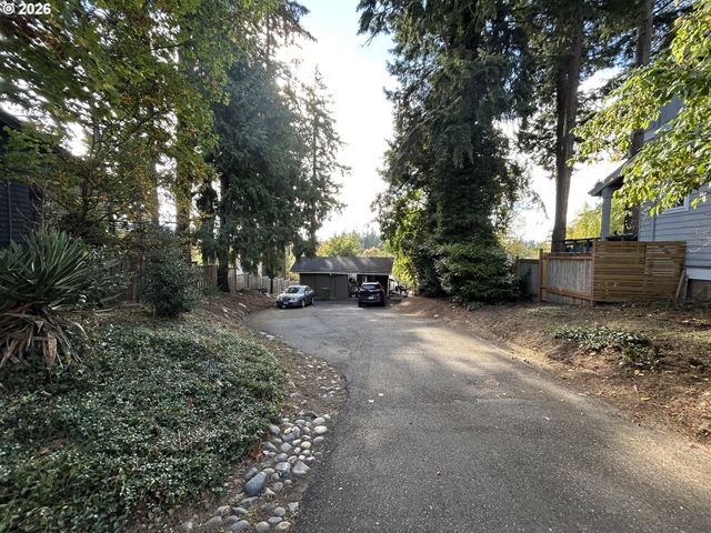 4790 UPPER Dr, Lake Oswego, OR 97035