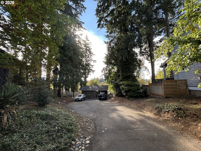 4790 UPPER Dr, Lake Oswego, OR 97035