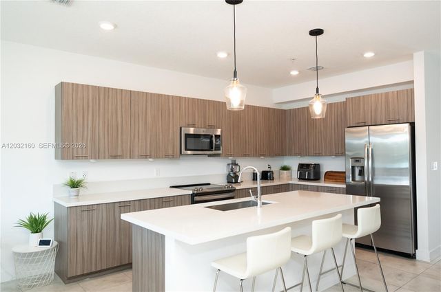 4640 NW 84th Avenue 12, Doral, FL 33166