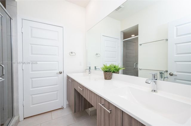 4640 NW 84th Avenue 12, Doral, FL 33166