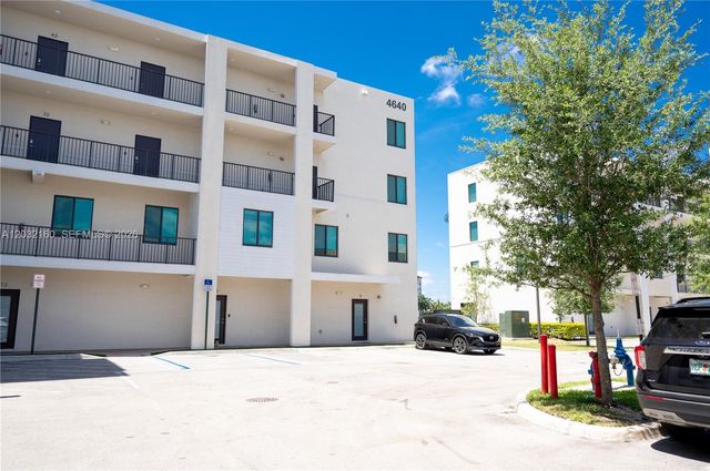 4640 NW 84th Avenue 12, Doral, FL 33166