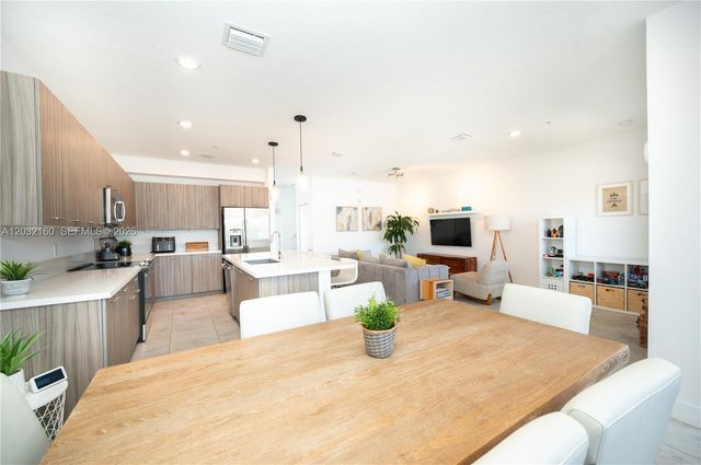 4640 NW 84th Avenue 12, Doral, FL 33166