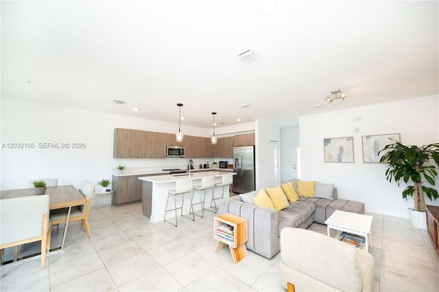 4640 NW 84th Avenue 12, Doral, FL 33166