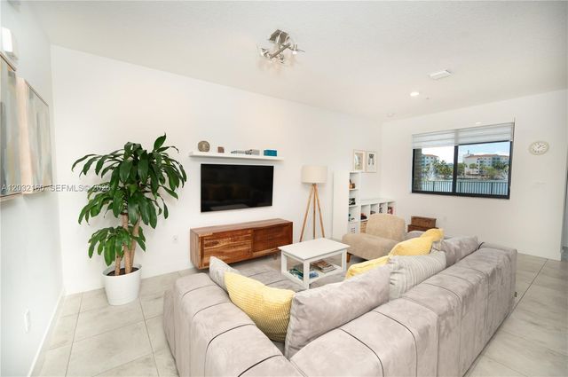 4640 NW 84th Avenue 12, Doral, FL 33166