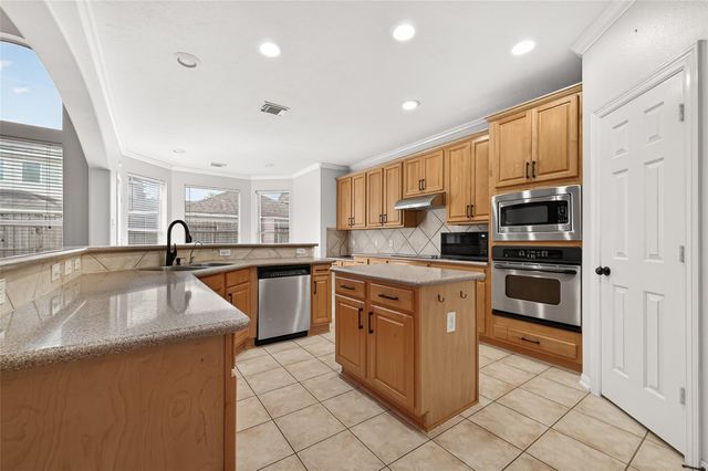 12823 Mossy Ledge Drive, Tomball, TX 77377