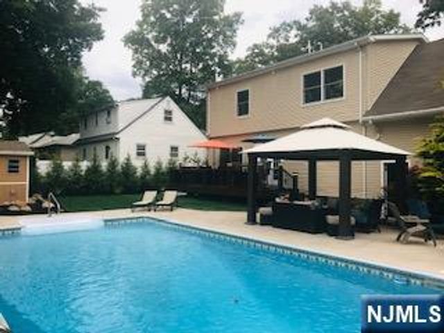 330 Hickory Street, Twp Of Washington, NJ 07676