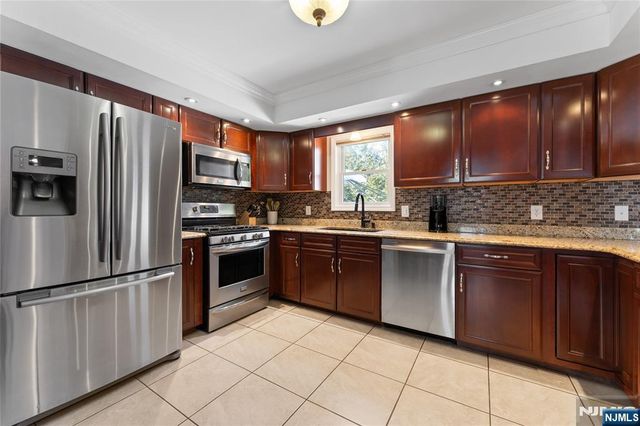 330 Hickory Street, Twp Of Washington, NJ 07676