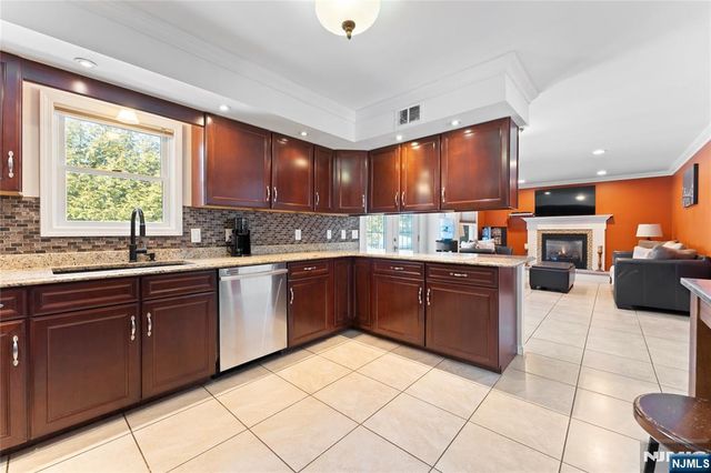 330 Hickory Street, Twp Of Washington, NJ 07676