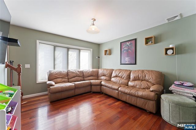 330 Hickory Street, Twp Of Washington, NJ 07676