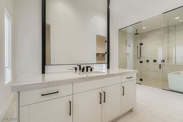 10964 Rossa Peak Avenue, Las Vegas, NV 89135