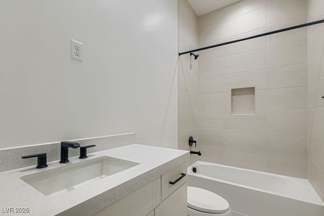 10964 Rossa Peak Avenue, Las Vegas, NV 89135