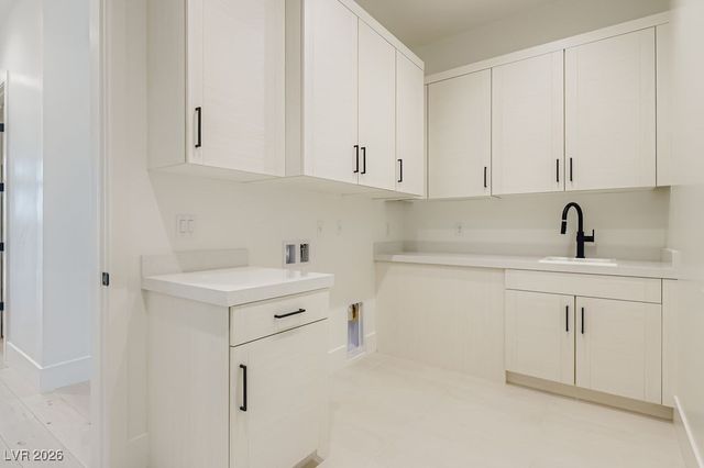 10964 Rossa Peak Avenue, Las Vegas, NV 89135