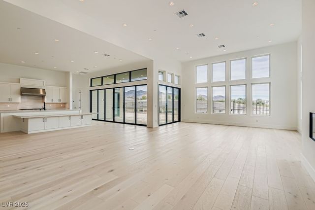 10964 Rossa Peak Avenue, Las Vegas, NV 89135