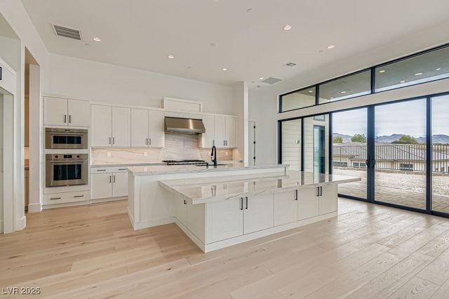 10964 Rossa Peak Avenue, Las Vegas, NV 89135